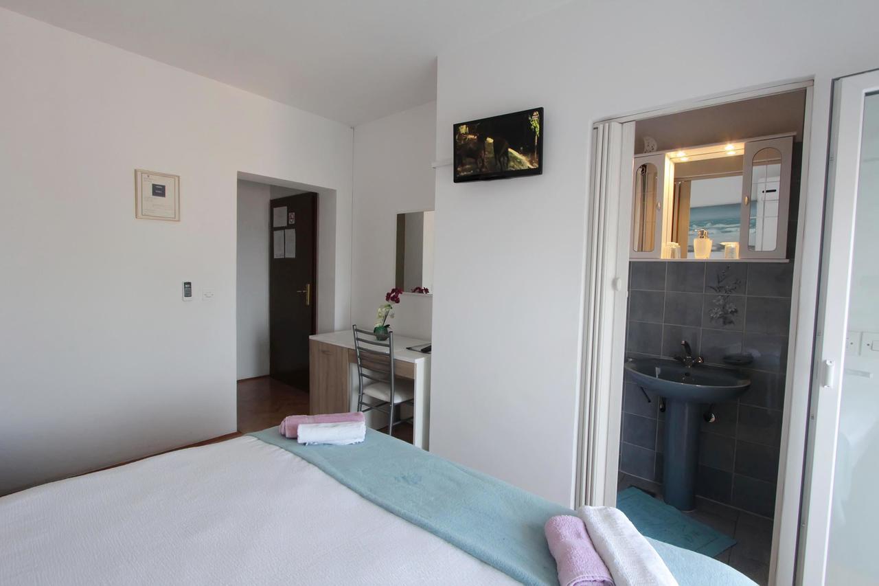 Guesthouse Villa Stanger ลอฟราน ภายนอก รูปภาพ